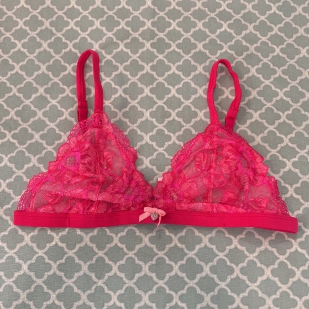 Victoria’s Secret Body Pink Lace Bralette M NWT